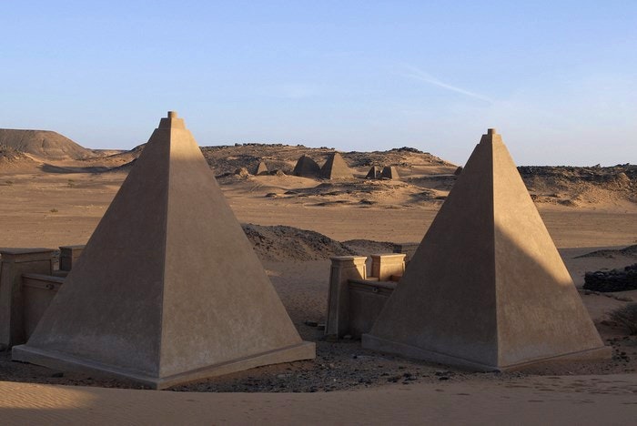 Mereo pyramids in Sudan by Andrew Heavens (Flickr)
