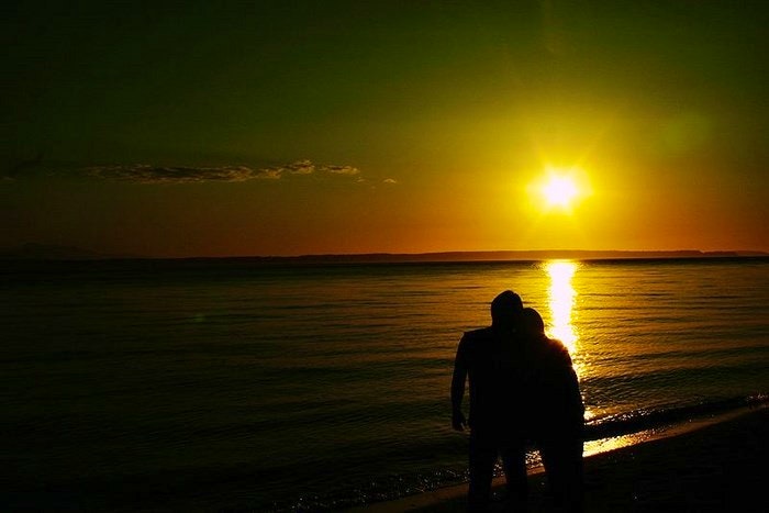 Sunset couple. By [N}ck (creative commons)