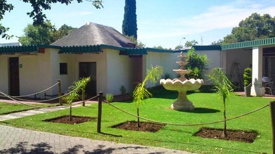 Lush lawns, tasteful decor, and pet-friendly owners will be found at The Resting Place Guesthouse (C) LekkeSlaap