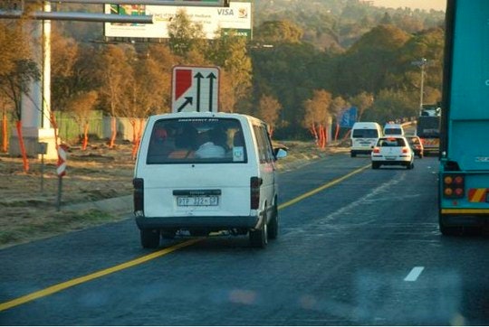 A taxi stuffed to capacity. By GazetaEsportes.com (Flickr)