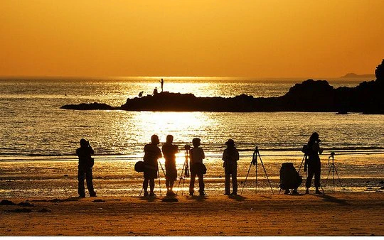 21 Things Foreign Tourists Do That Irk Locals