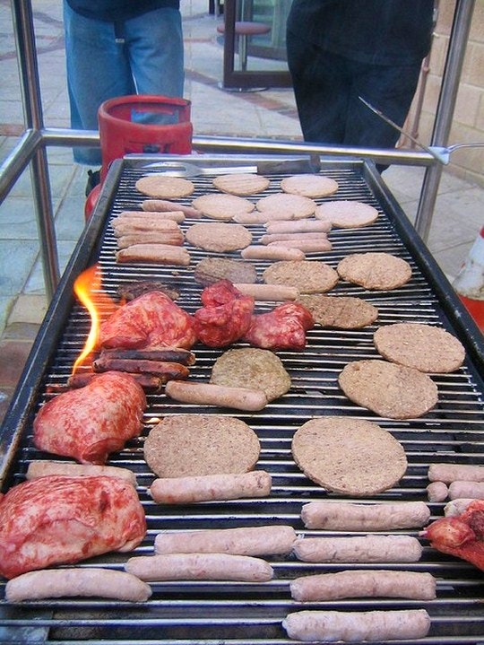 An American BBQ. By alwaysmnky (Flickr)