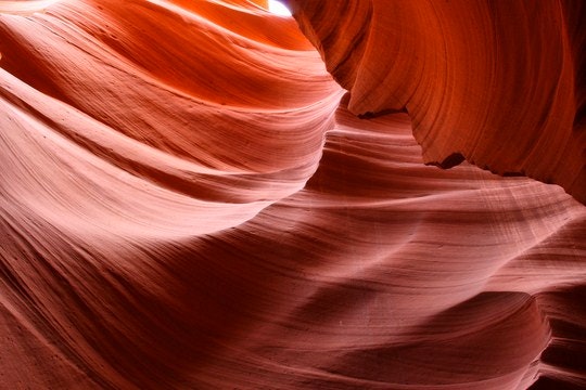 The Lower Antelope Canyon looks like rippled fabric in the light. By Alaskan Dude (Flickr)