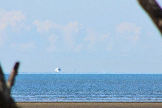 An example of a Fata Morgana ship floating above the horizon.  By Timpaananen (Flickr)