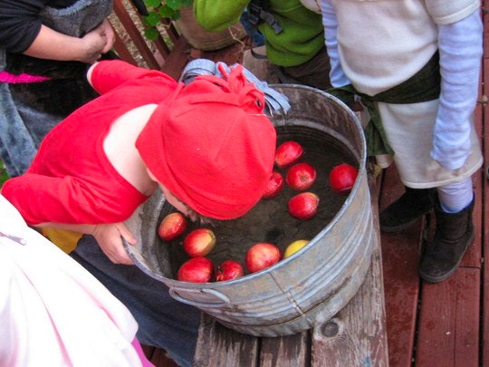 Bobbing for apples. By amcdawes (Flickr)