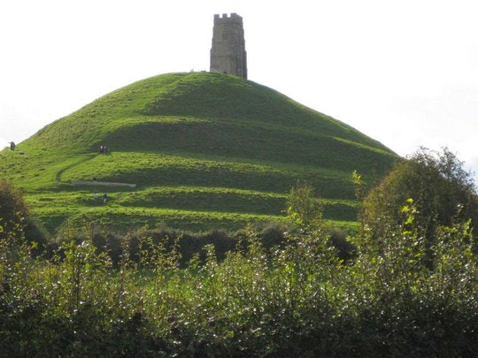 The various slopes along the Glastonbury Tor are by no means natural. By AndyRobertsPhotos (Flickr)