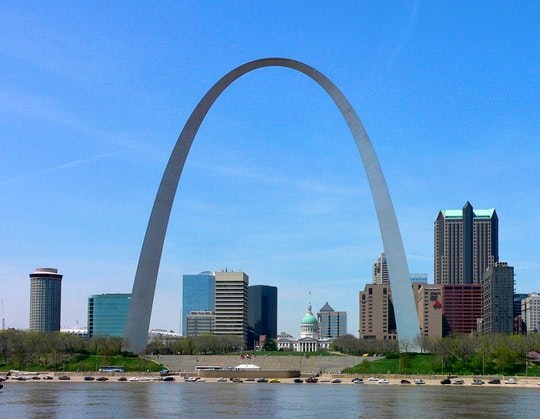 the Gateway Arch by Bev Sykes (Wikipedia)