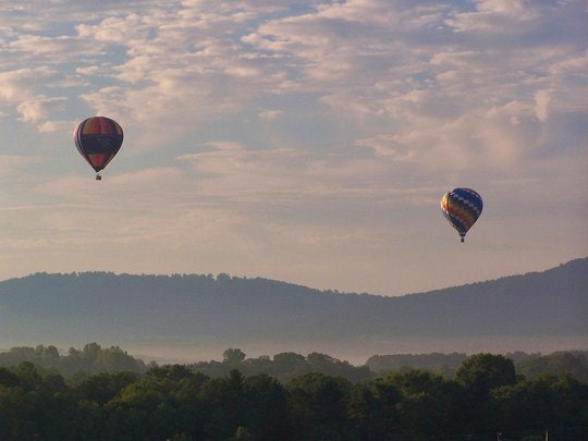 A magical evening in the sky. By aprilandrandy (Flickr)