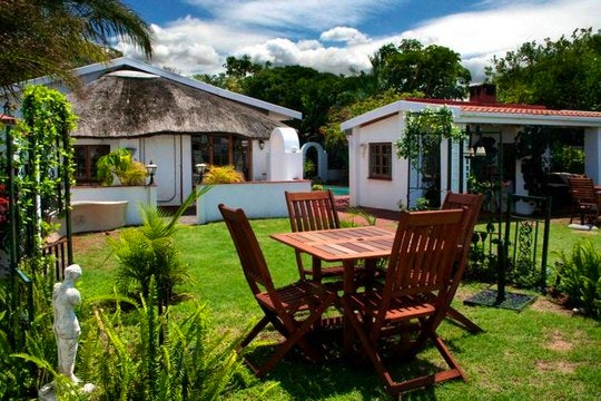 A look at Honeypots lawn and cottages (C) TravelGround