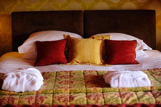 Fine linens transform your bed into a sanctuary. By The Falcondale (Flickr)