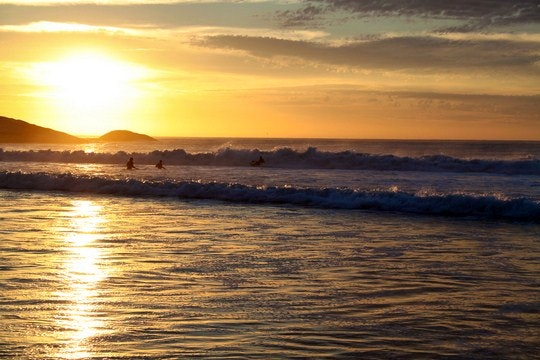 Llandudno beach at sunset. By flowcomm (Flickr)