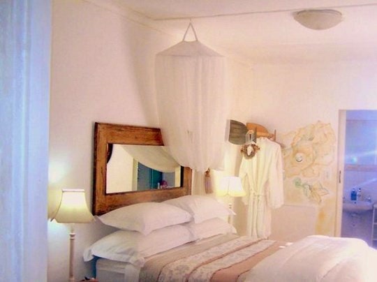 Blommenhuis B&B room (C) TravelGround