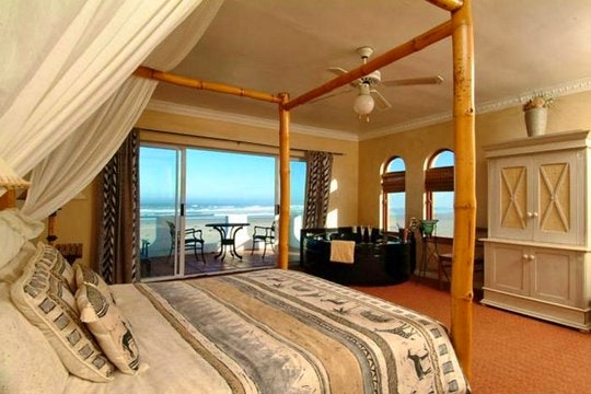 The Beach Villa Boutique Guest House honeymoon suite (C) TravelGround