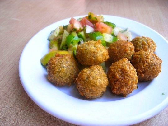 A delicious plate of Falafel. By kudumomo (Flickr)
