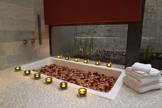 8 Ways to Spoil Mom this Mother’s Day