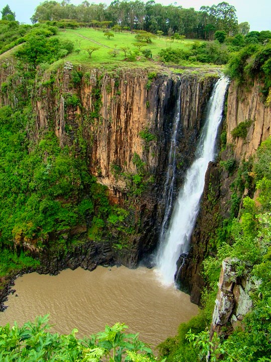 Howick Falls are the same height as Zimbabwe's Victoria Falls by Bjorn Christian Torrissen (Flickr)