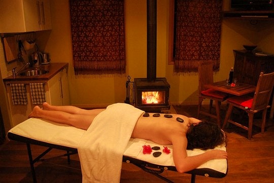 Warming winter massage. By Daniela (Creative Commons)