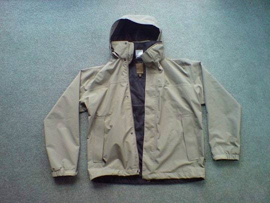 A cosy windbreaker. By Ingolfson (Creative Commons)