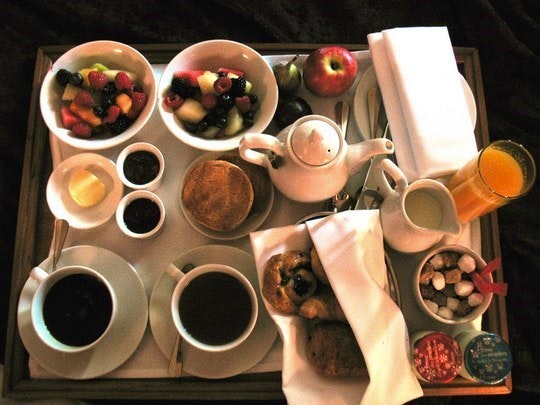 Breakfast in bed by Vidya Crawley (Flickr)