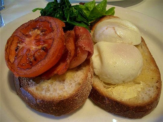 Breakfast sandwich. By Alpha (Flickr)