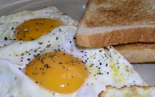 Eggs and toast. By rob_rob2001 (Flickr)