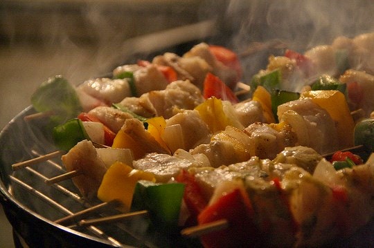 Kebabs cooking. By Saaleha Bamjee (Flickr)