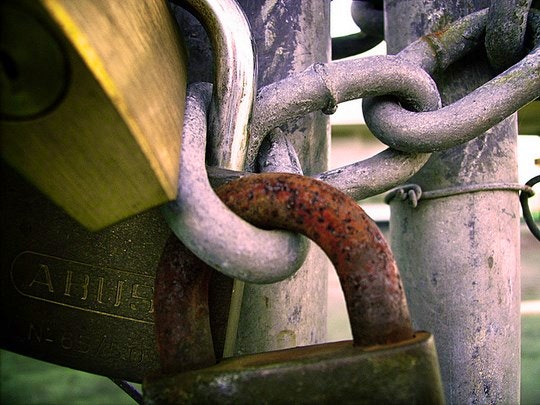 Lock it tightly. By MartinMagdalene (Flickr)