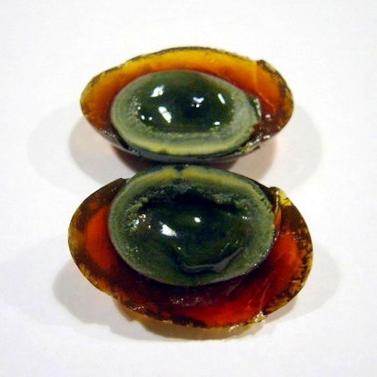 The inside of a century egg. By Kowloonese (Creative Commons)