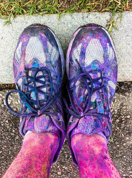 Colourful takkies at the end of the Colour Run. By Maxim B. (Flickr)