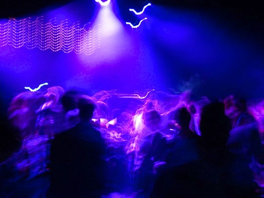 Electro club dance. By innovatiaclab (Flickr)