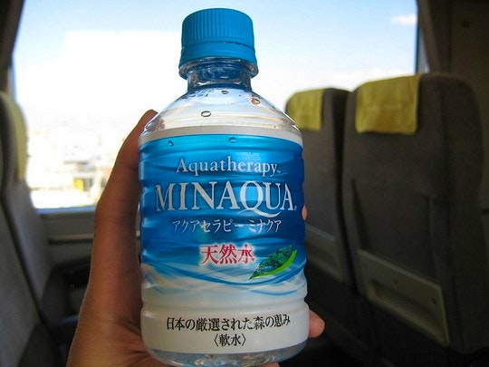 Water is a must-have on plane flights. By David Woo (Flickr)