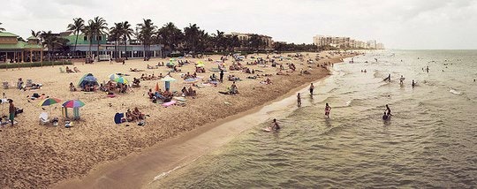 Beach swimming. By Doug Waldron (Flickr)