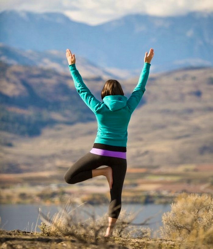 Outdoor yoga. By lululemon (Flickr) 