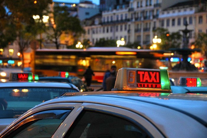 Taxi by mcpig (Flickr)