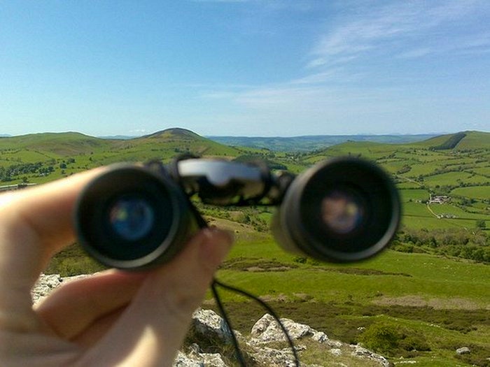 Binoculars by frankieroberto (Flickr)