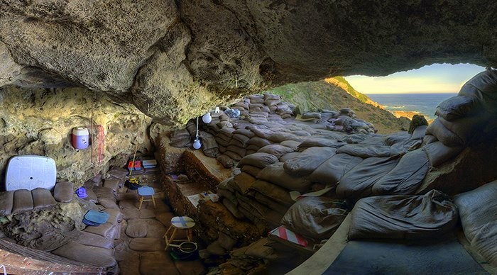 Blombos Cave interior a great fossils find by Magnus Haaland (Creative Commons)