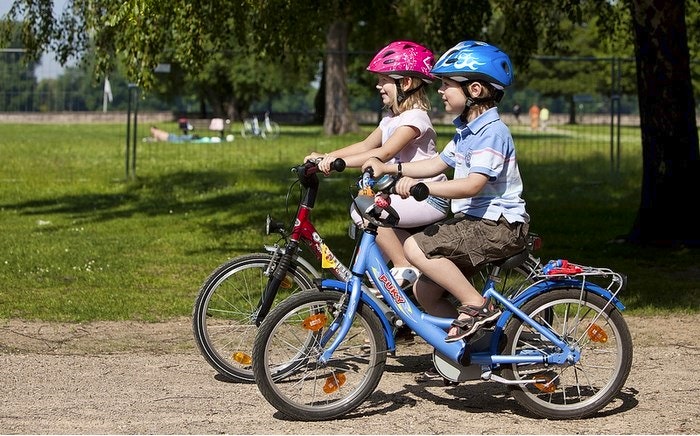 Children cycling, Pressedienst Fahrrad (Flickr)