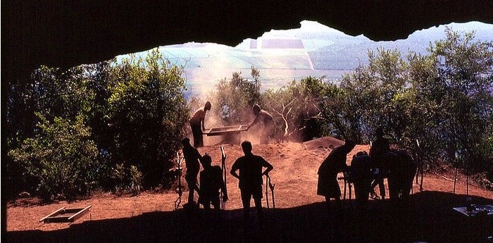 Excavations and a view from Border Cave. By Androstachys (Creative Commons)