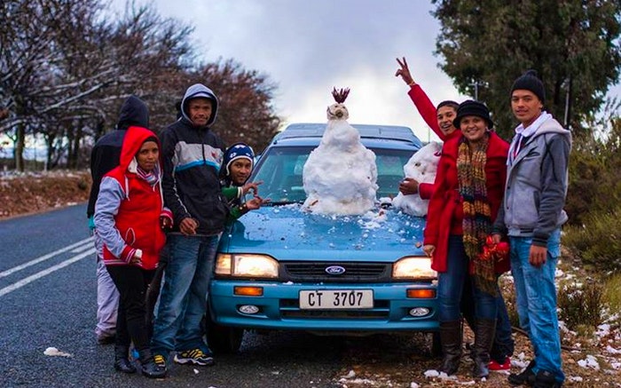 A family enjoying the snow by Hennie Botha (Snow Report SA)