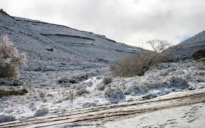 Verlatenkloof Pass en route to Sutherland by Alta de Lange (Snow Report SA)