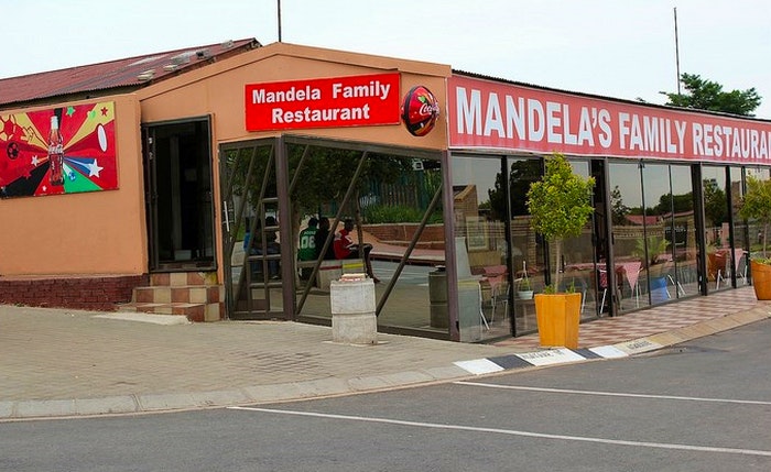 Mandela's Family Restaurant by nagarjun (Flickr)
