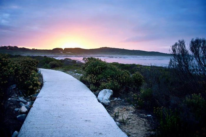 Have a whale of a time at Schulphoek Seafront Guest House