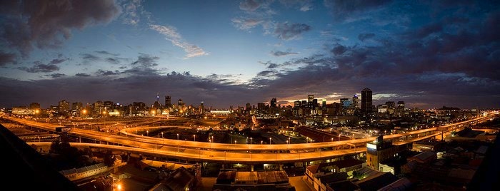 Johannesburg_Sunrise_City_of_Gold_Dylan_Harbour(wikimediacommons)