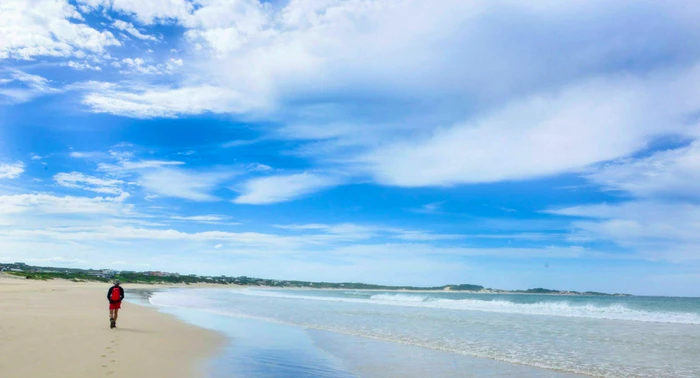 ’n Oos-Kaapse slenterstaproete oor sand en see