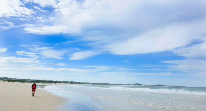 ’n Oos-Kaapse slenterstaproete oor sand en see