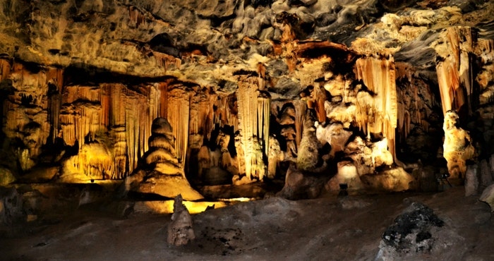 Besoek Suid-Afrika se 10 Bekendste Grotte