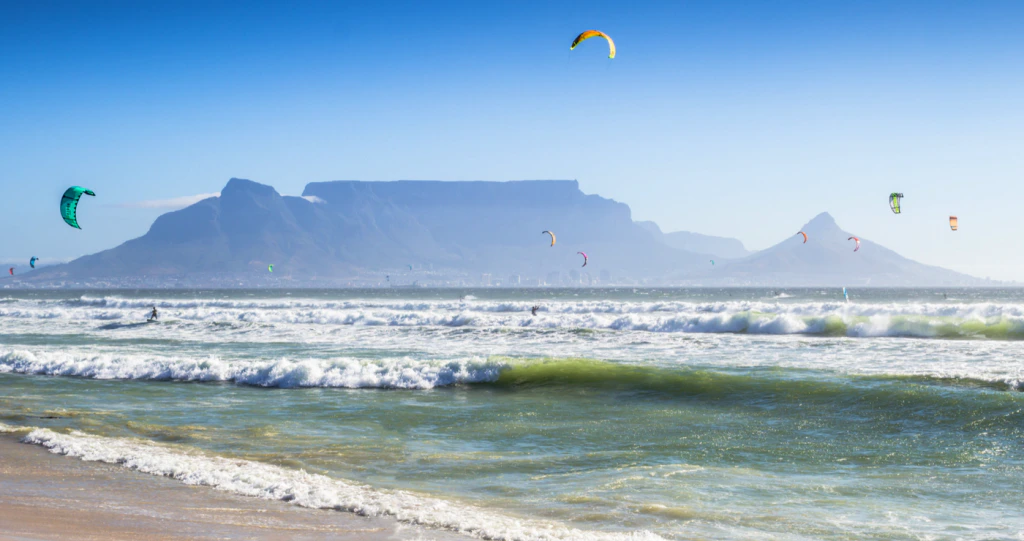 Kitesurfing with Coastline in Cape Town