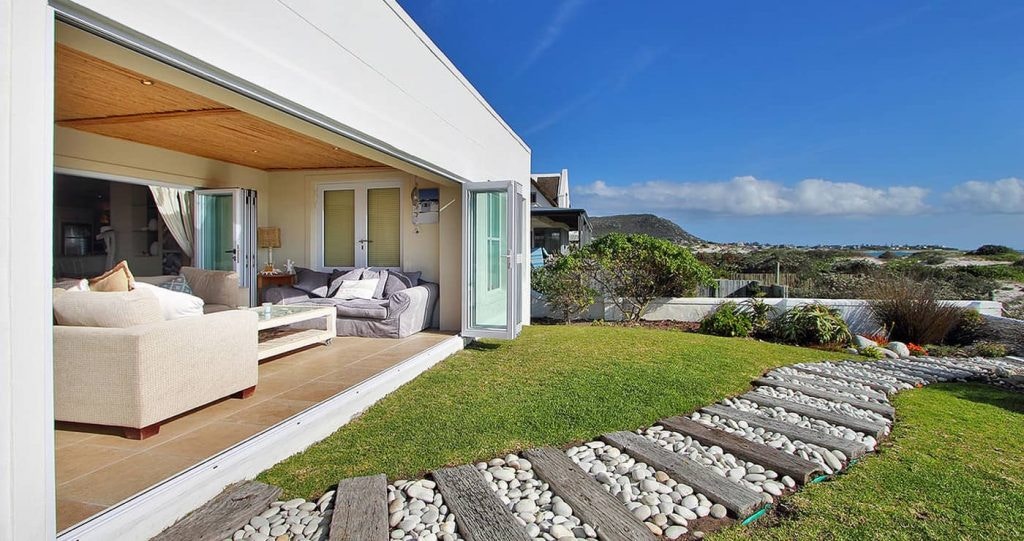 Kom Klink ’n Glasie op dié Gesellige Kuierstoepe!