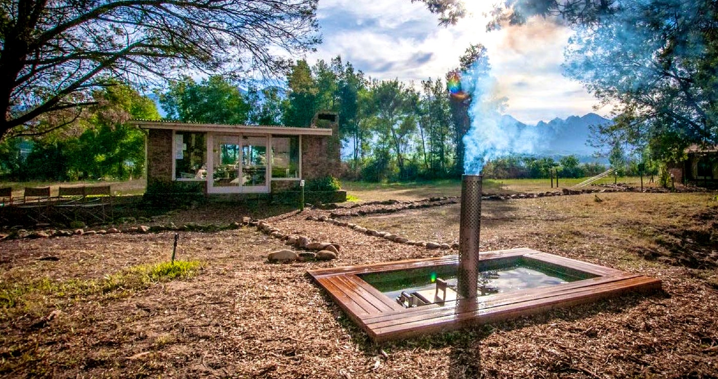 8 Heerlike Houtvuur-warmbaddens in die Wes-Kaap