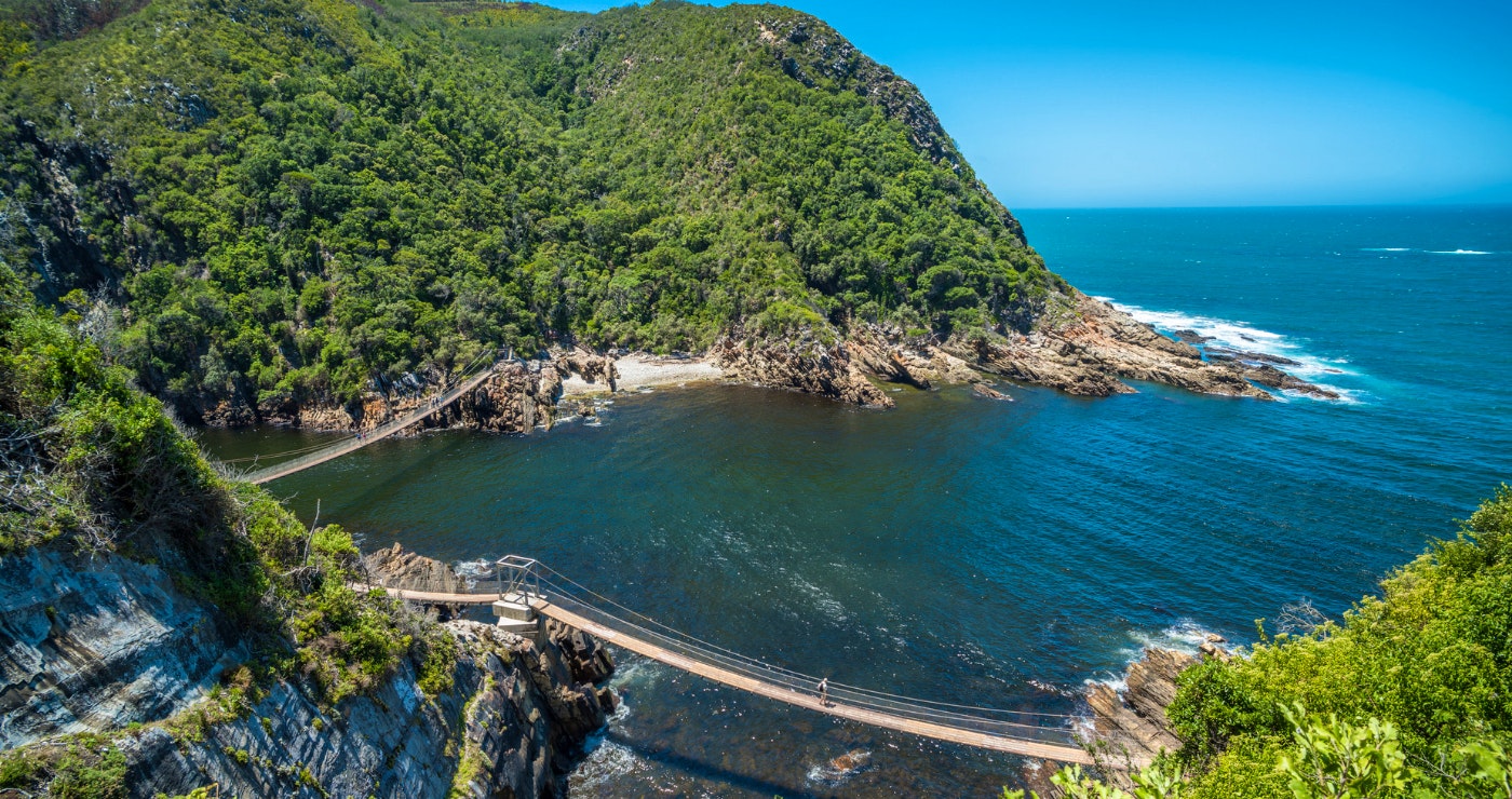 Berge, bome, rotse, strome: Stormsrivier van hoek tot kant